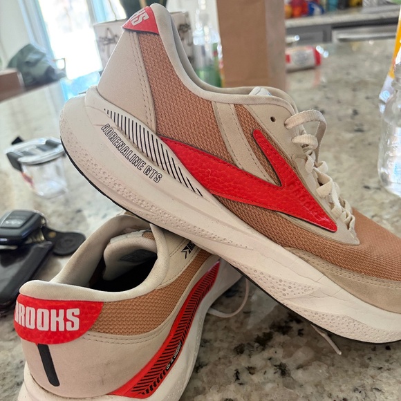 Brooks Adrenaline GTS 24 in taffy/cherry tomato/black - Picture 3 of 5